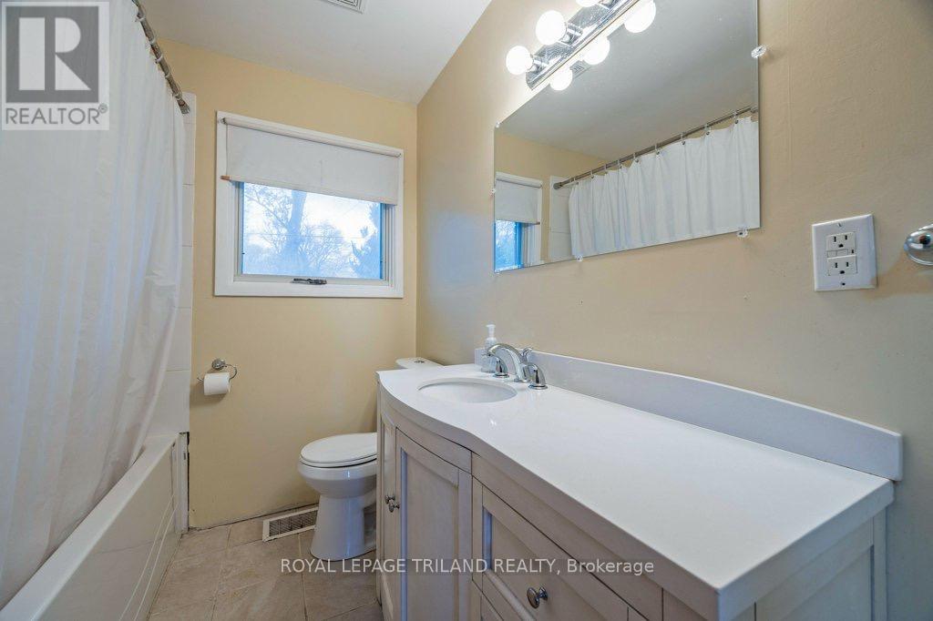 34 Strathcona Drive, London East, Ontario  N5W 1P8 - Photo 11 - X12040838