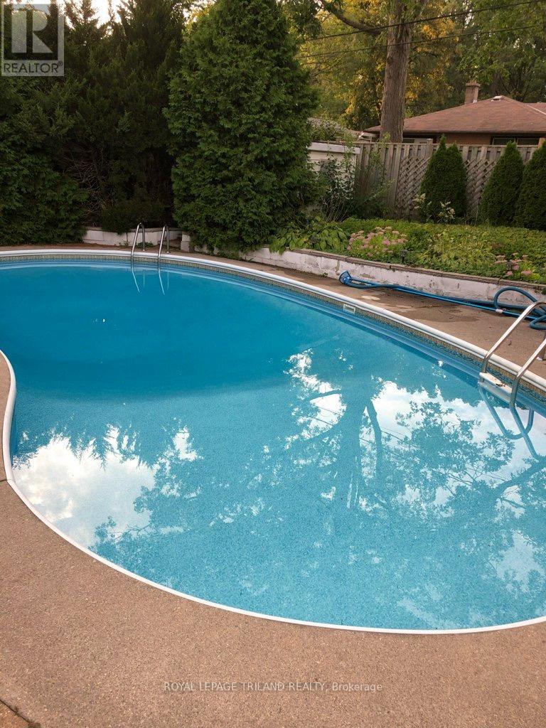 34 Strathcona Drive, London East, Ontario  N5W 1P8 - Photo 17 - X12040838