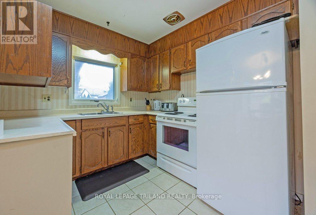34 Strathcona Drive, London East, Ontario  N5W 1P8 - Photo 6 - X12040838