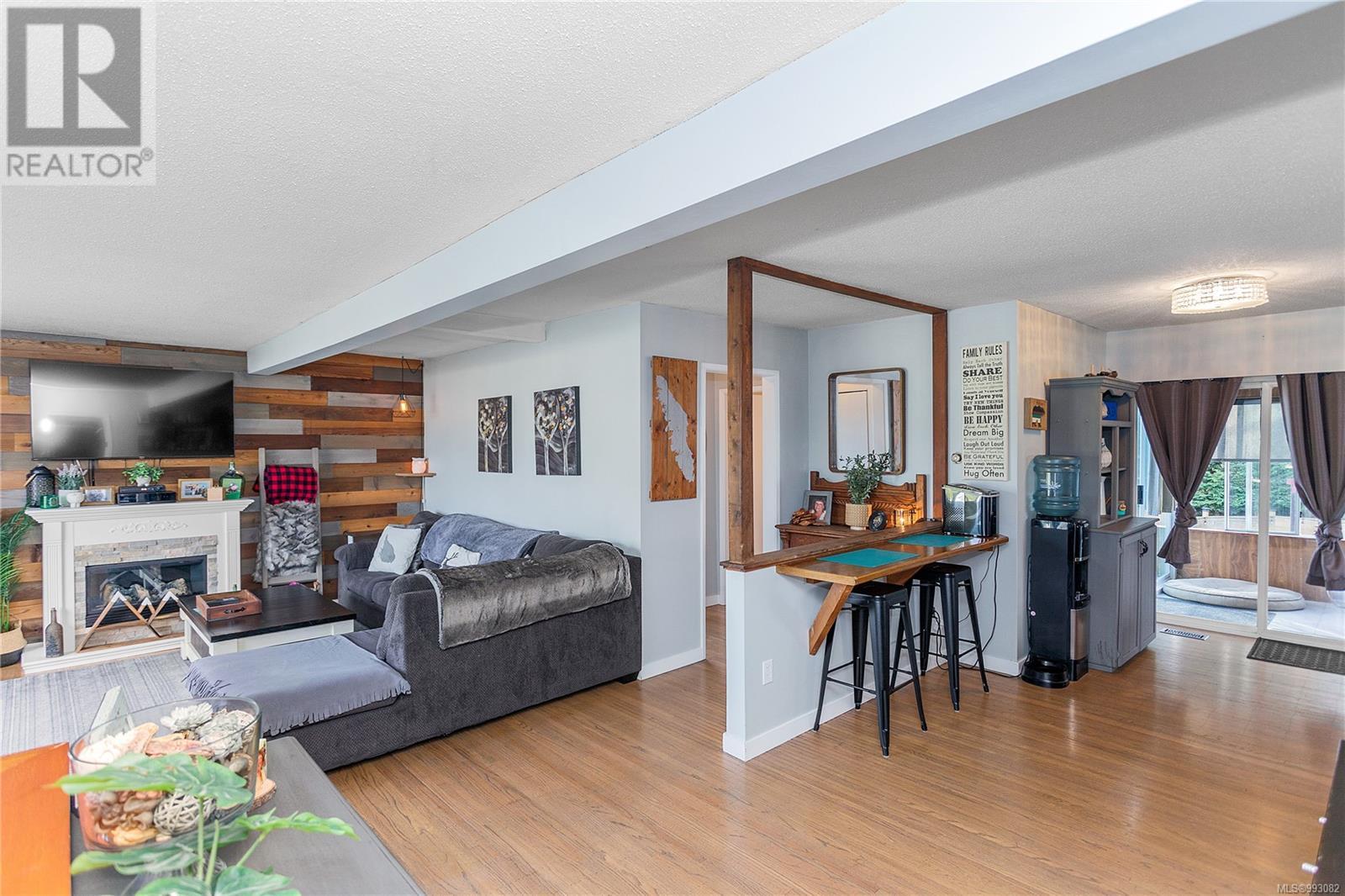 Property at 781 Chelsea St image 4