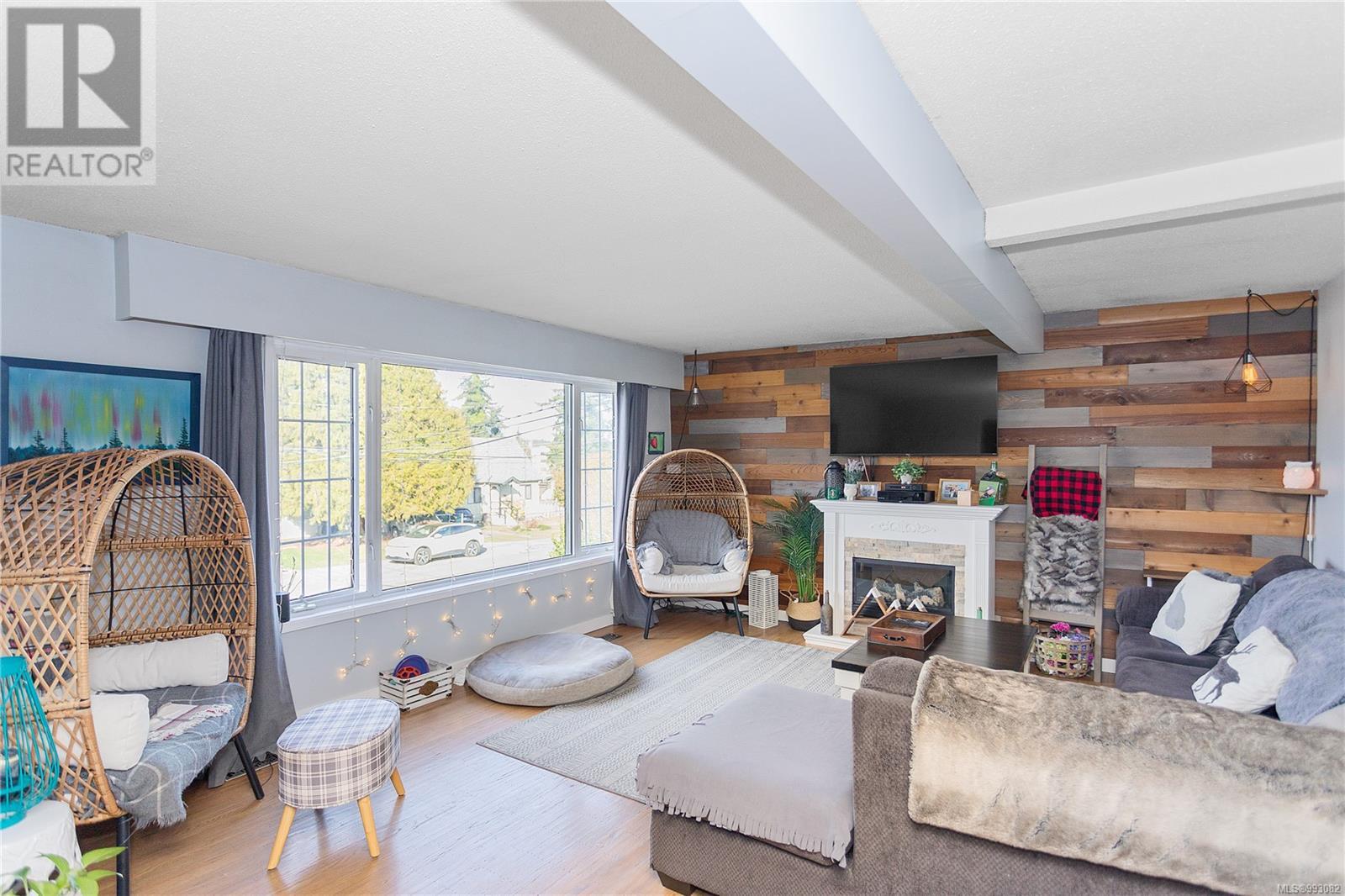 Property at 781 Chelsea St image 3