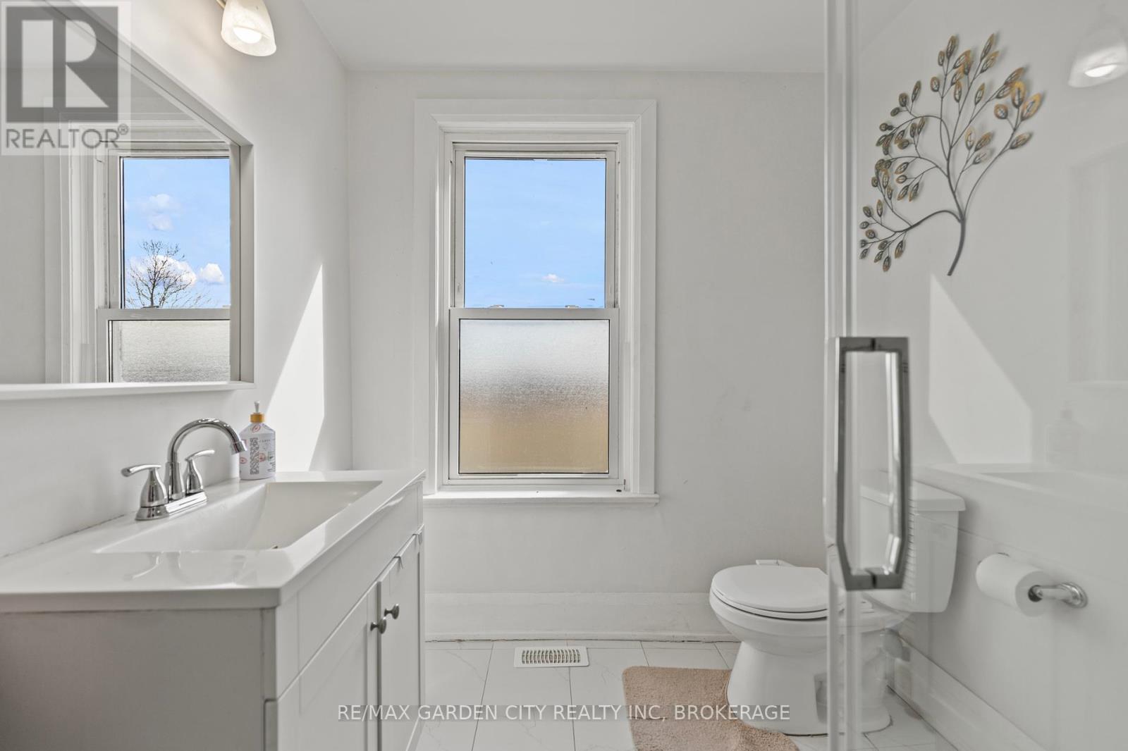 997 Niagara Stone Road, Niagara-On-The-Lake (Lakeshore), Ontario  L0S 2J0 - Photo 17 - X12040906