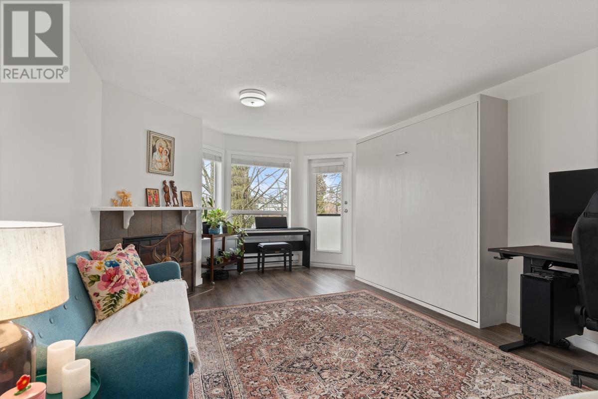 302 175 W 4th Street, North Vancouver, British Columbia  V7M 1H6 - Photo 2 - R2981404