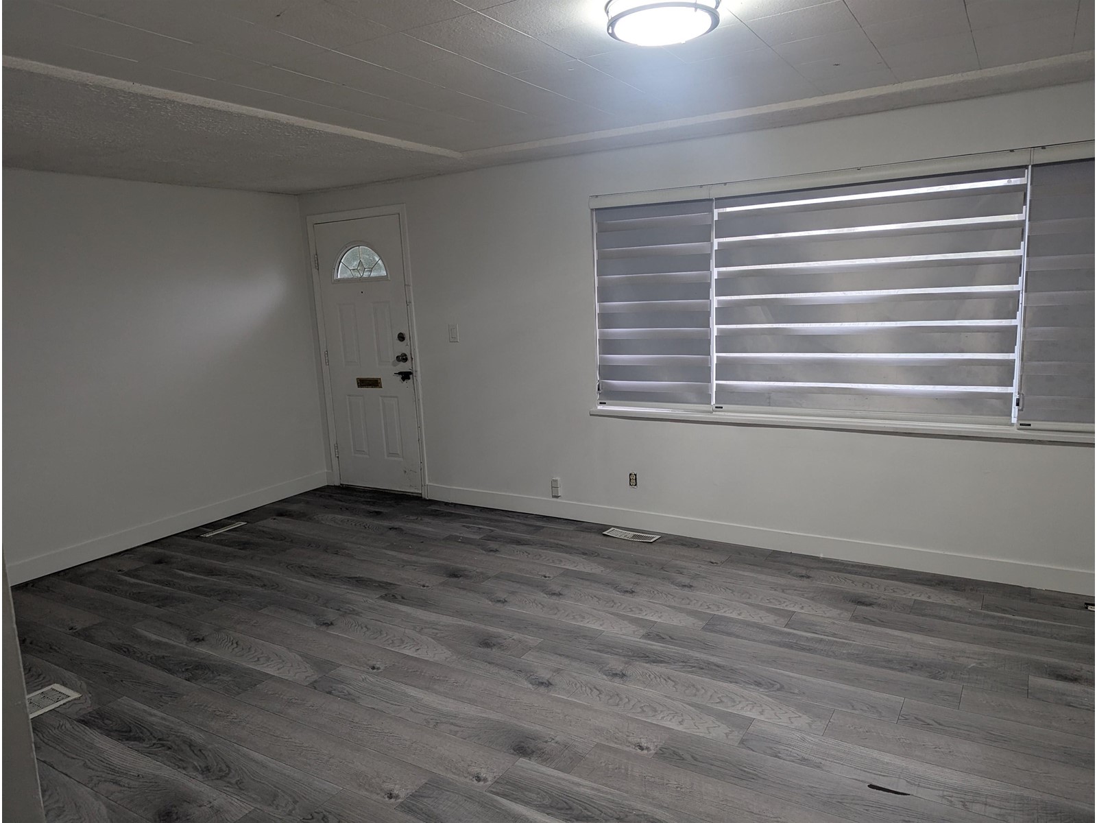 Property at 13773 92 AVENUE image 4