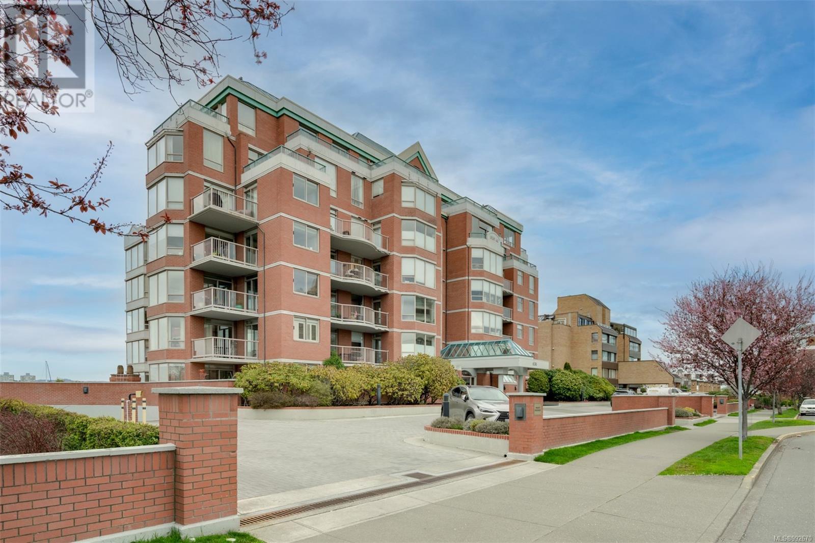 Property at 104 636 Montreal St image 1