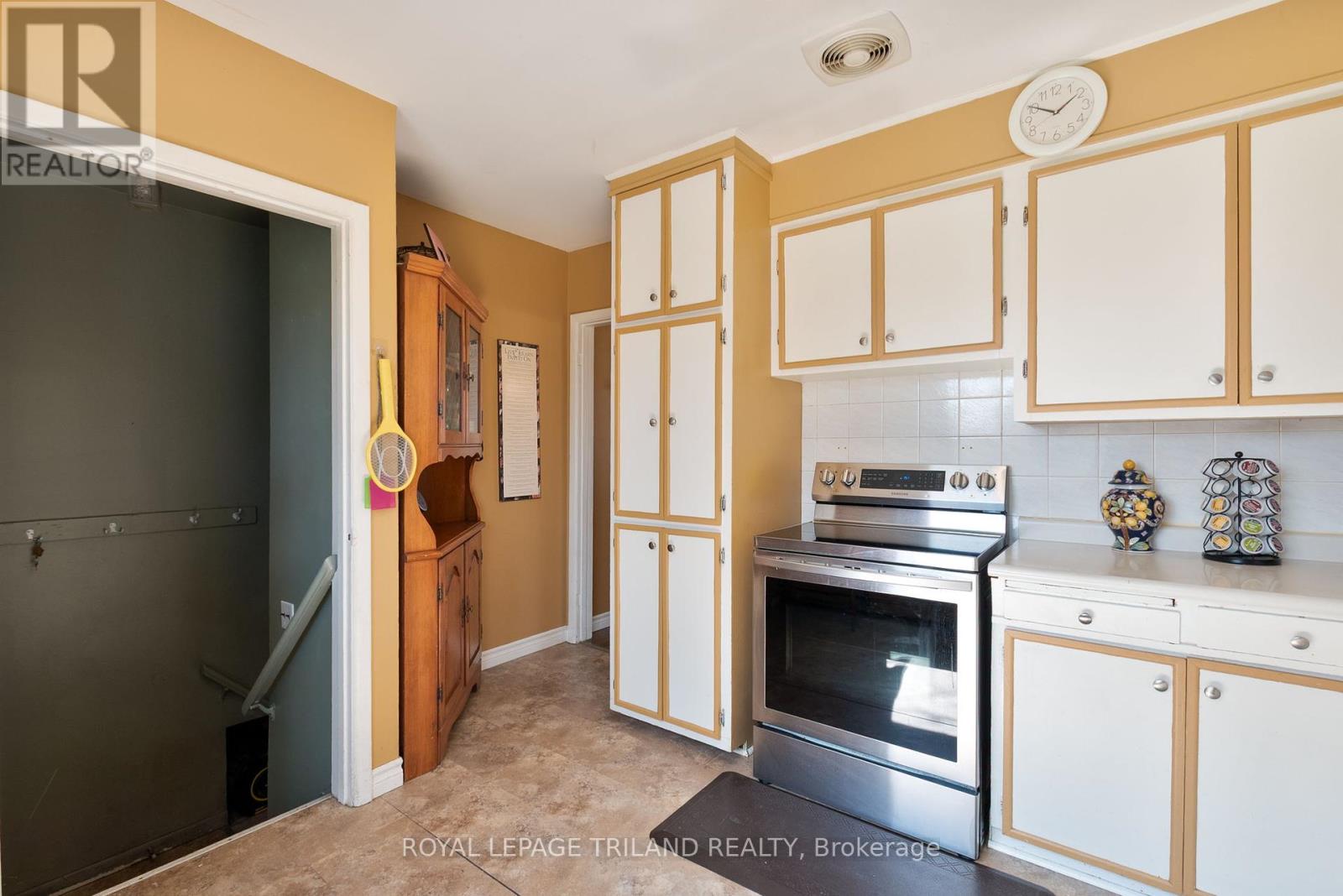 Photo 8 of 28 for 369 Dieppe Street