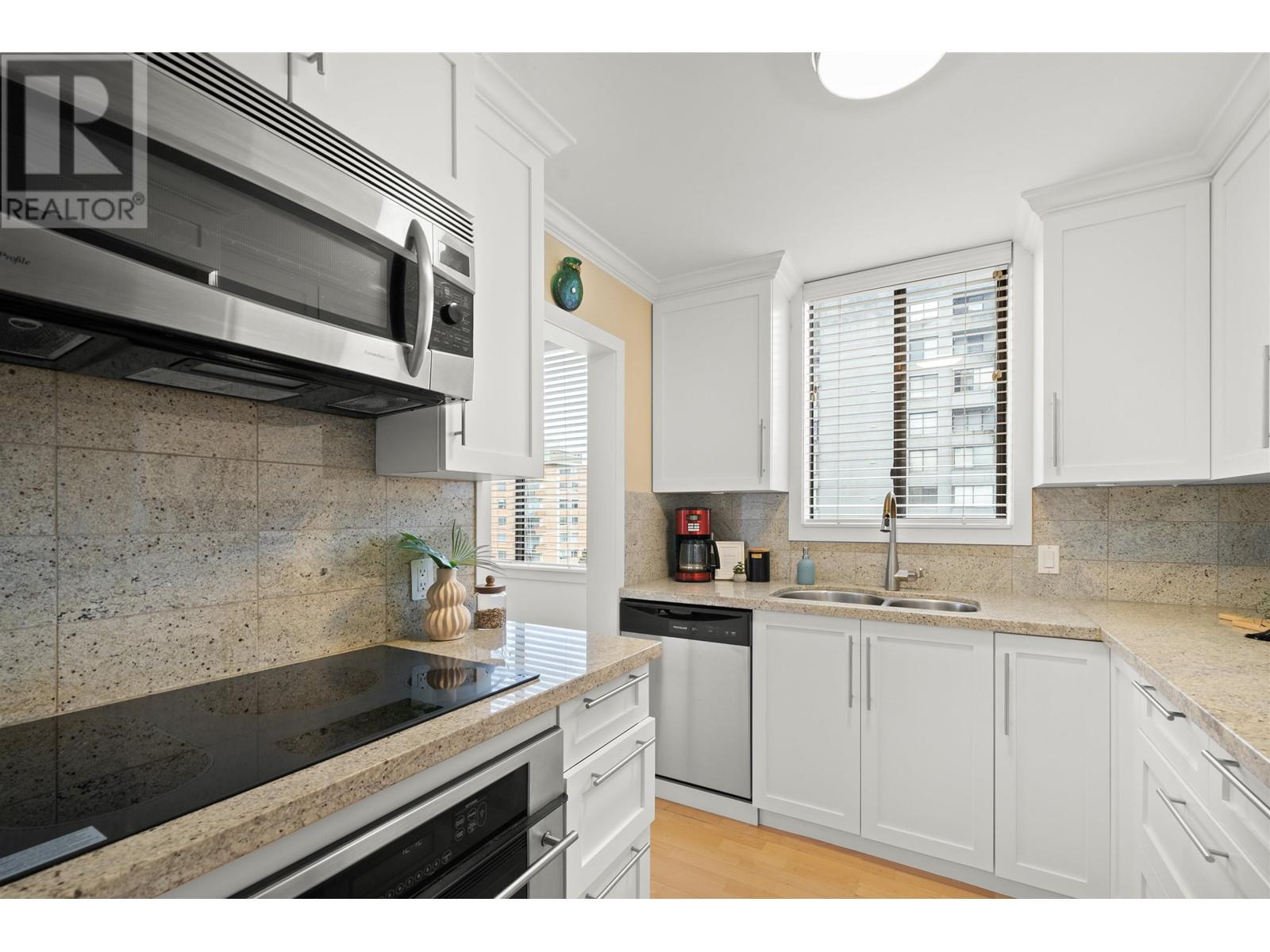 402 555 13th Street, West Vancouver, British Columbia  V7T 2N8 - Photo 12 - R2981803