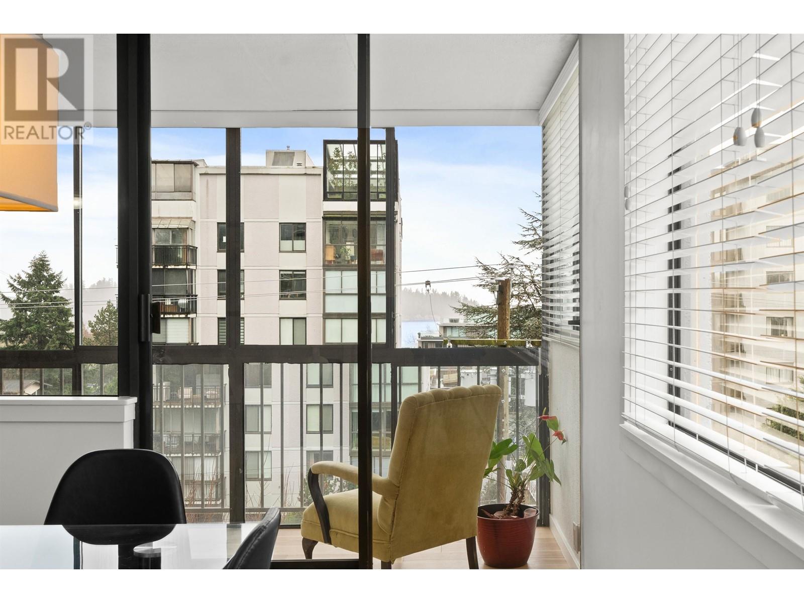 402 555 13th Street, West Vancouver, British Columbia  V7T 2N8 - Photo 3 - R2981803
