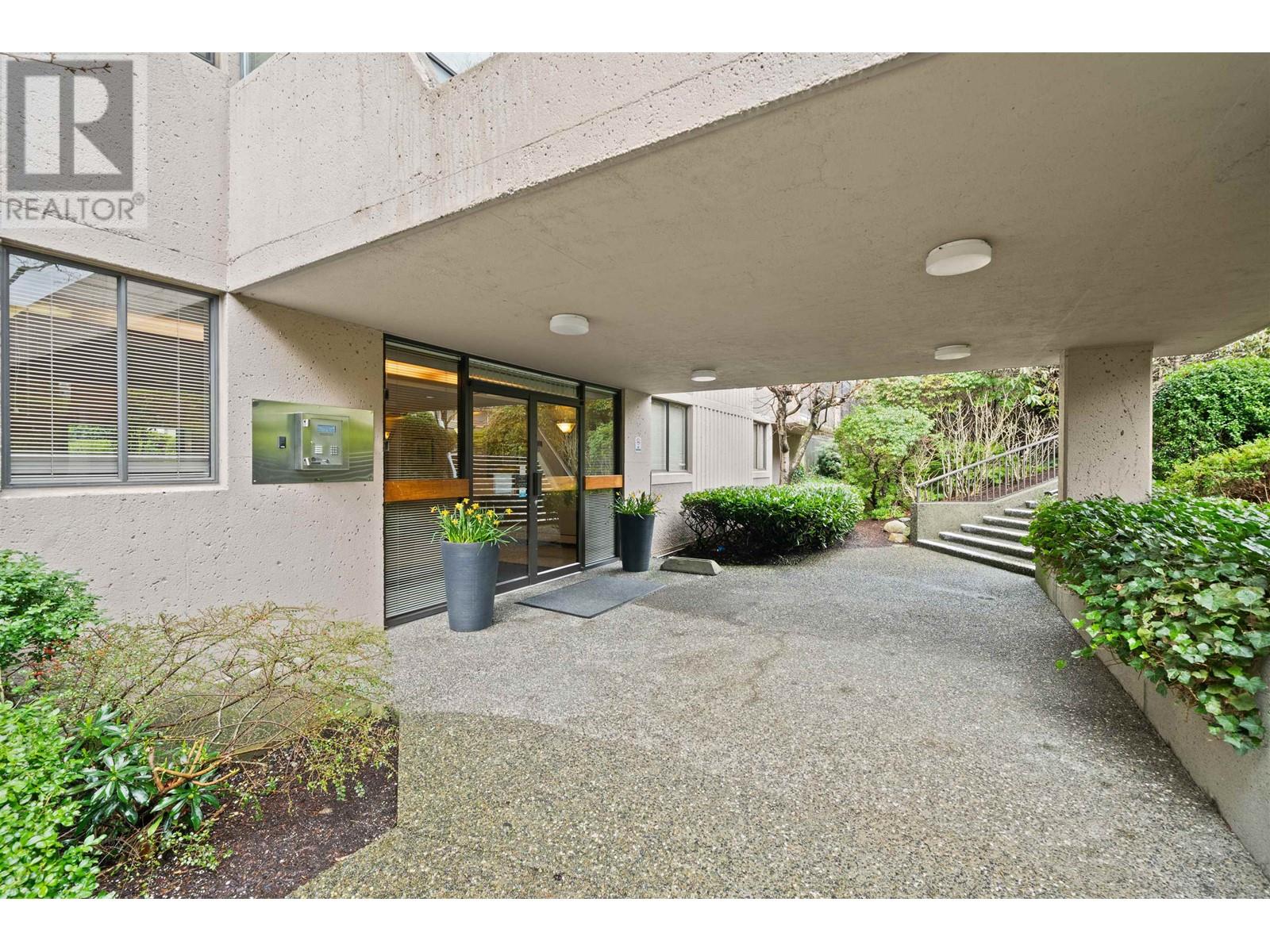 402 555 13th Street, West Vancouver, British Columbia  V7T 2N8 - Photo 31 - R2981803