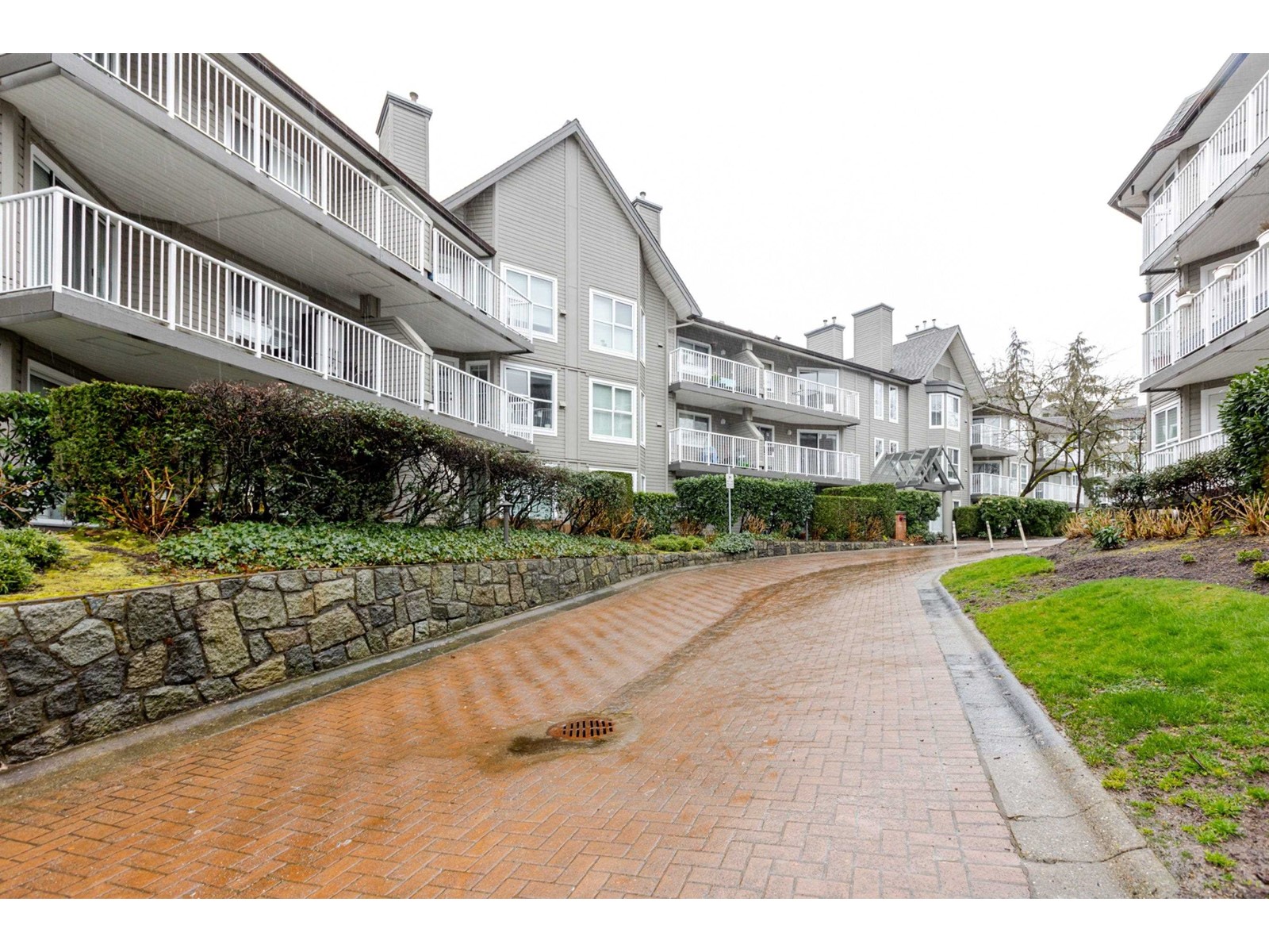 Property at 205 15140 108 AVENUE image 3
