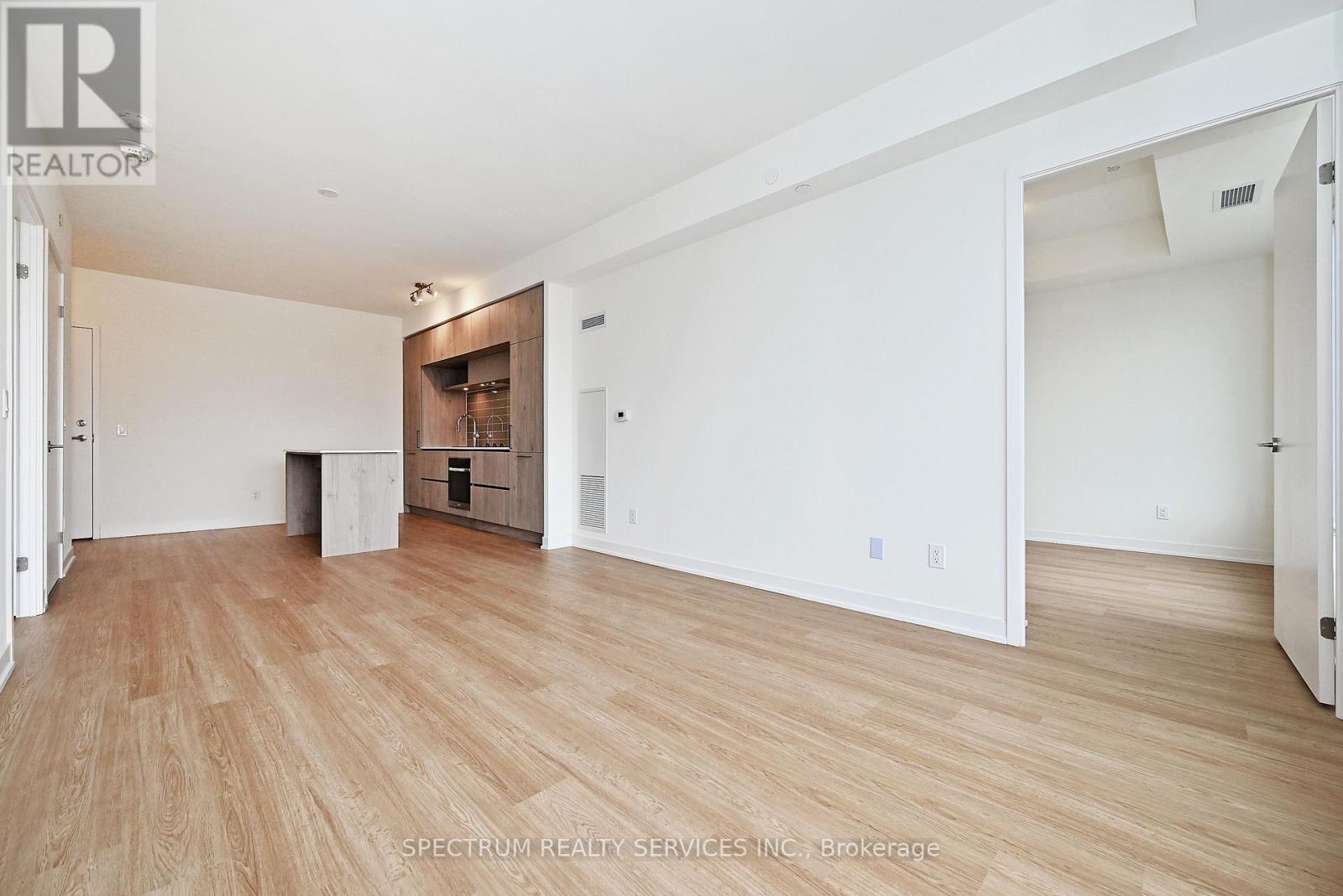 1026 - 2 David Eyer Road, Richmond Hill, Ontario  L4S 0N6 - Photo 4 - N12040891