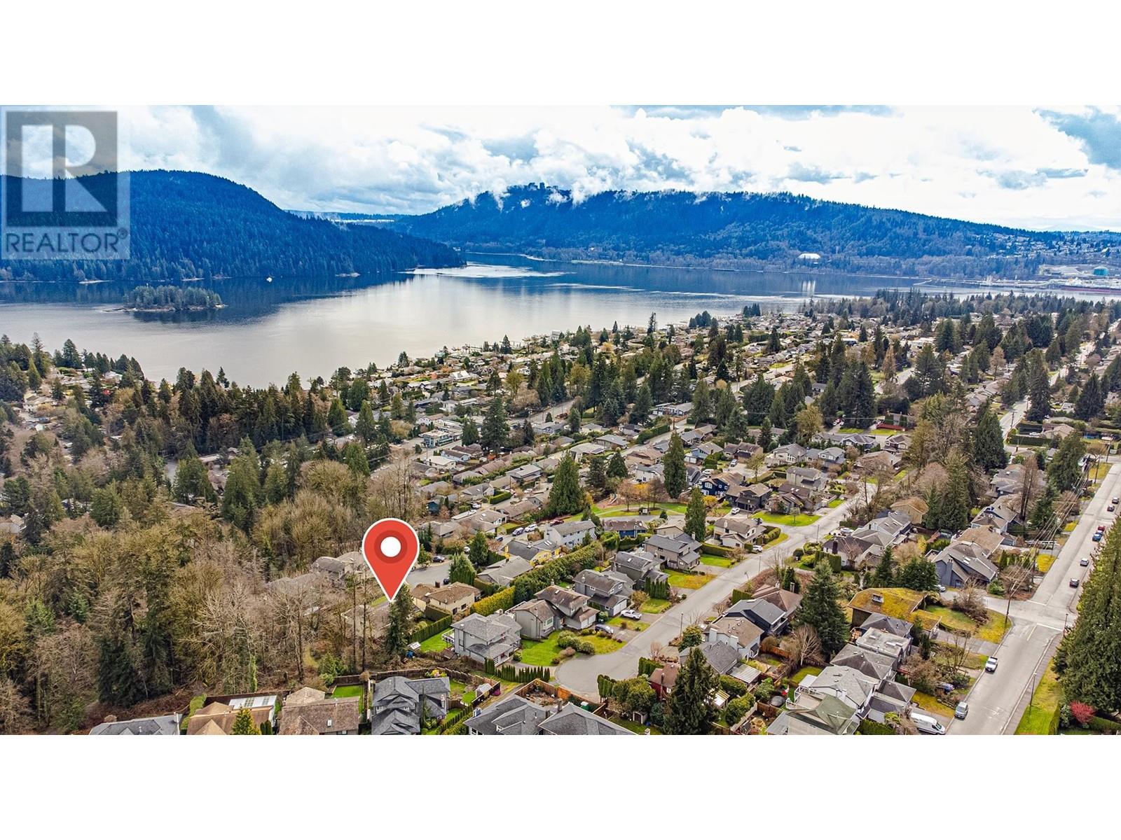 4130 Russell Court, North Vancouver, British Columbia  V7G 2C5 - Photo 3 - R2981403