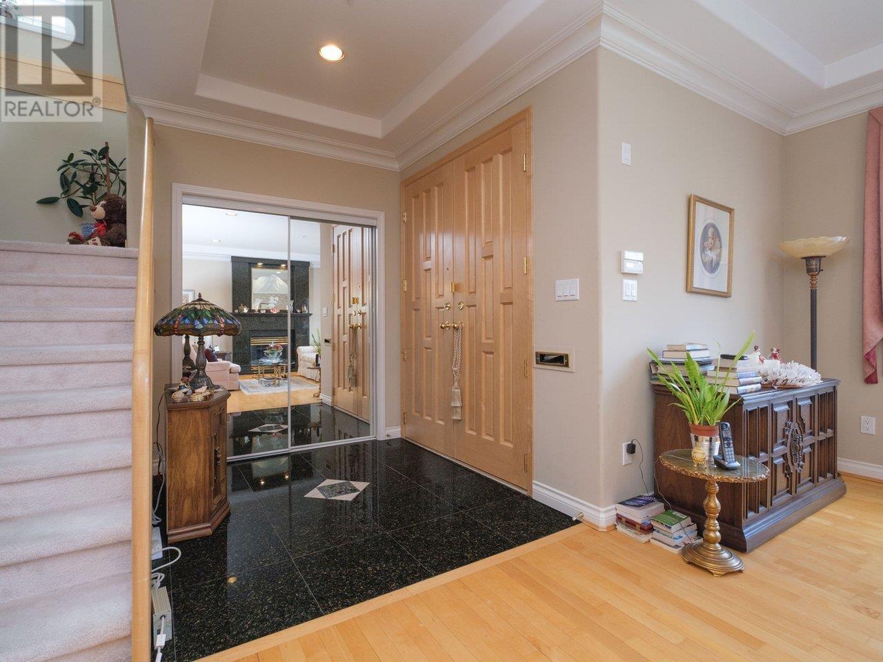 7541 Osler Street, Vancouver, British Columbia  V6P 4C8 - Photo 2 - R2981879