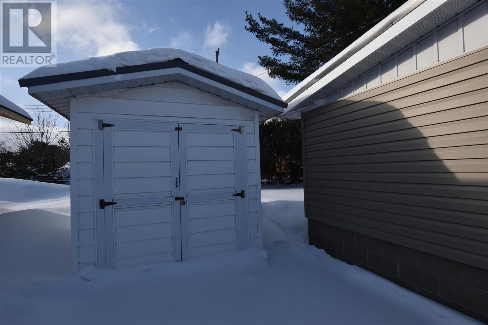 33 Allard St, Sault Ste Marie, Ontario  P6B 5E7 - Photo 4 - SM250244
