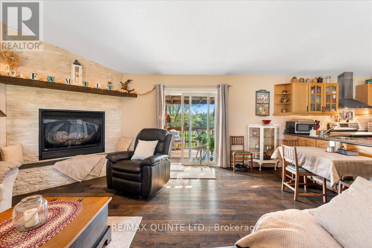 1686 County Road 13, Prince Edward County, Ontario K0K 2P0 - Photo 10 - X12041040