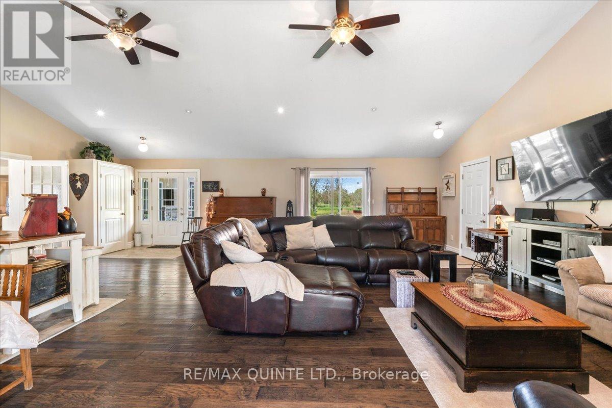 1686 County Road 13, Prince Edward County, Ontario K0K 2P0 - Photo 12 - X12041040