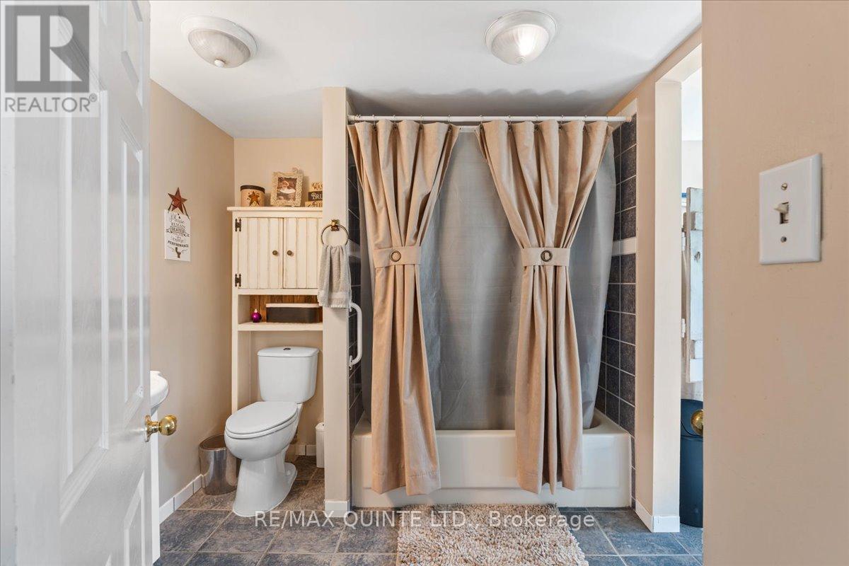 1686 County Road 13, Prince Edward County, Ontario K0K 2P0 - Photo 18 - X12041040