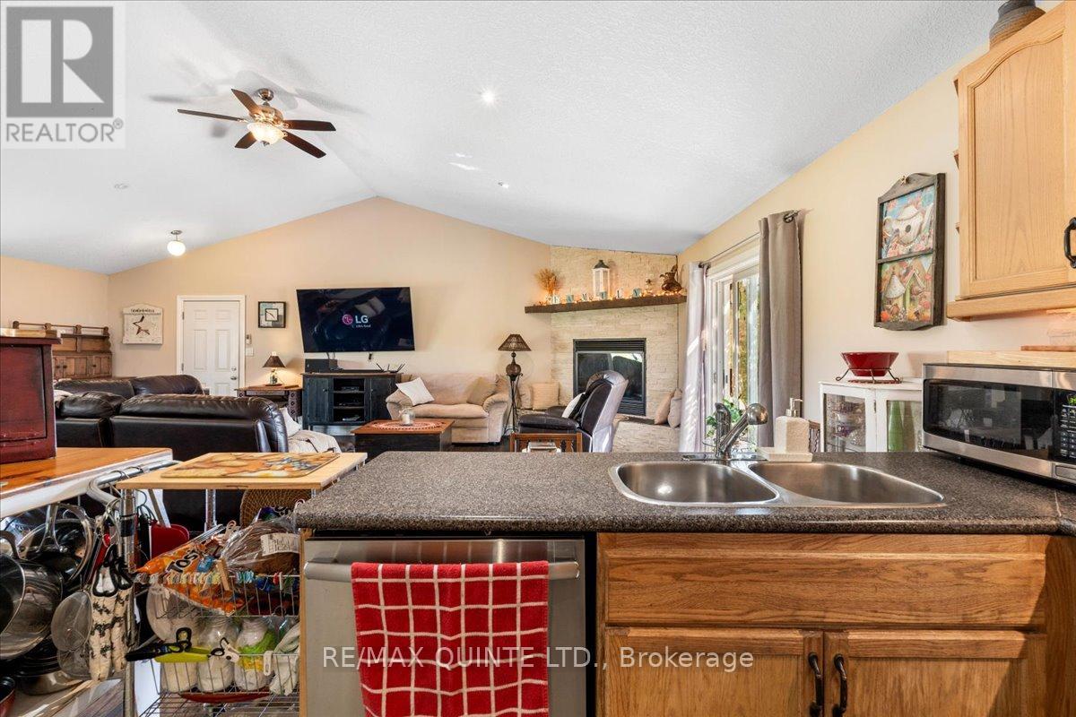 1686 County Road 13, Prince Edward County, Ontario K0K 2P0 - Photo 9 - X12041040