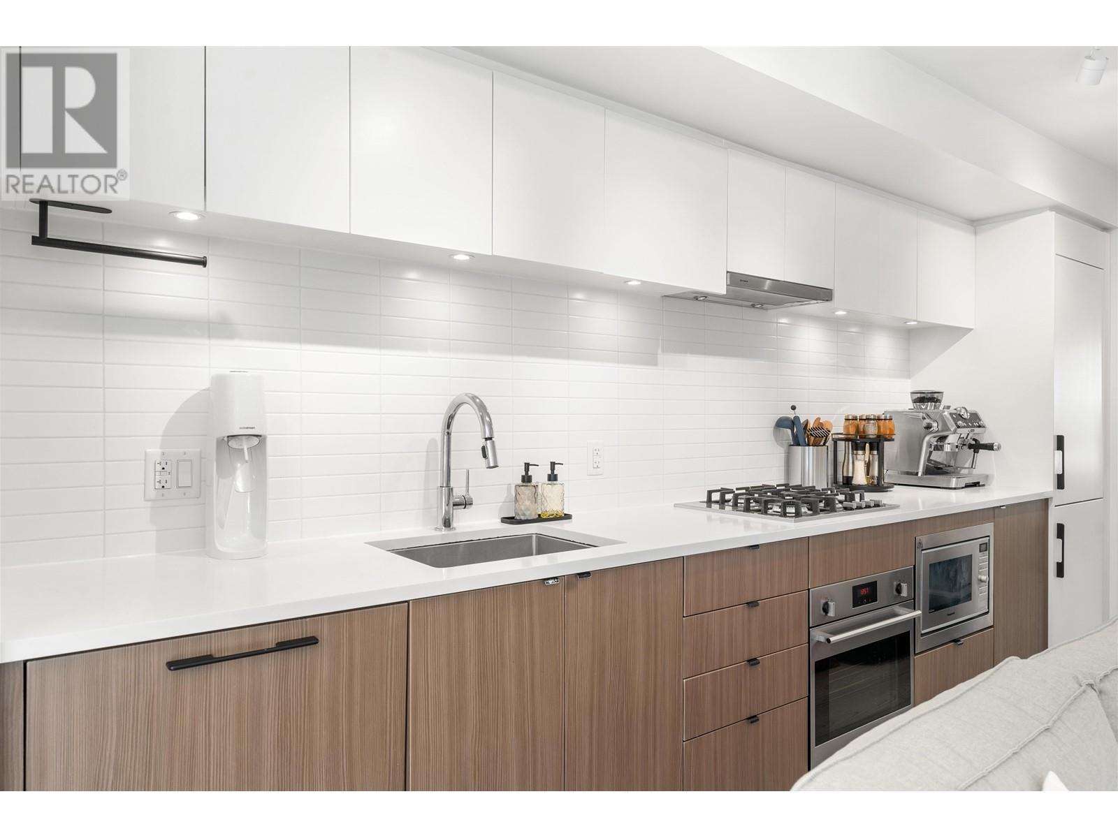 Listing Picture 5 of 22 : 221 311 E 16TH AVENUE, Vancouver / 溫哥華 - 魯藝地產 Yvonne Lu Group - MLS Medallion Club Member
