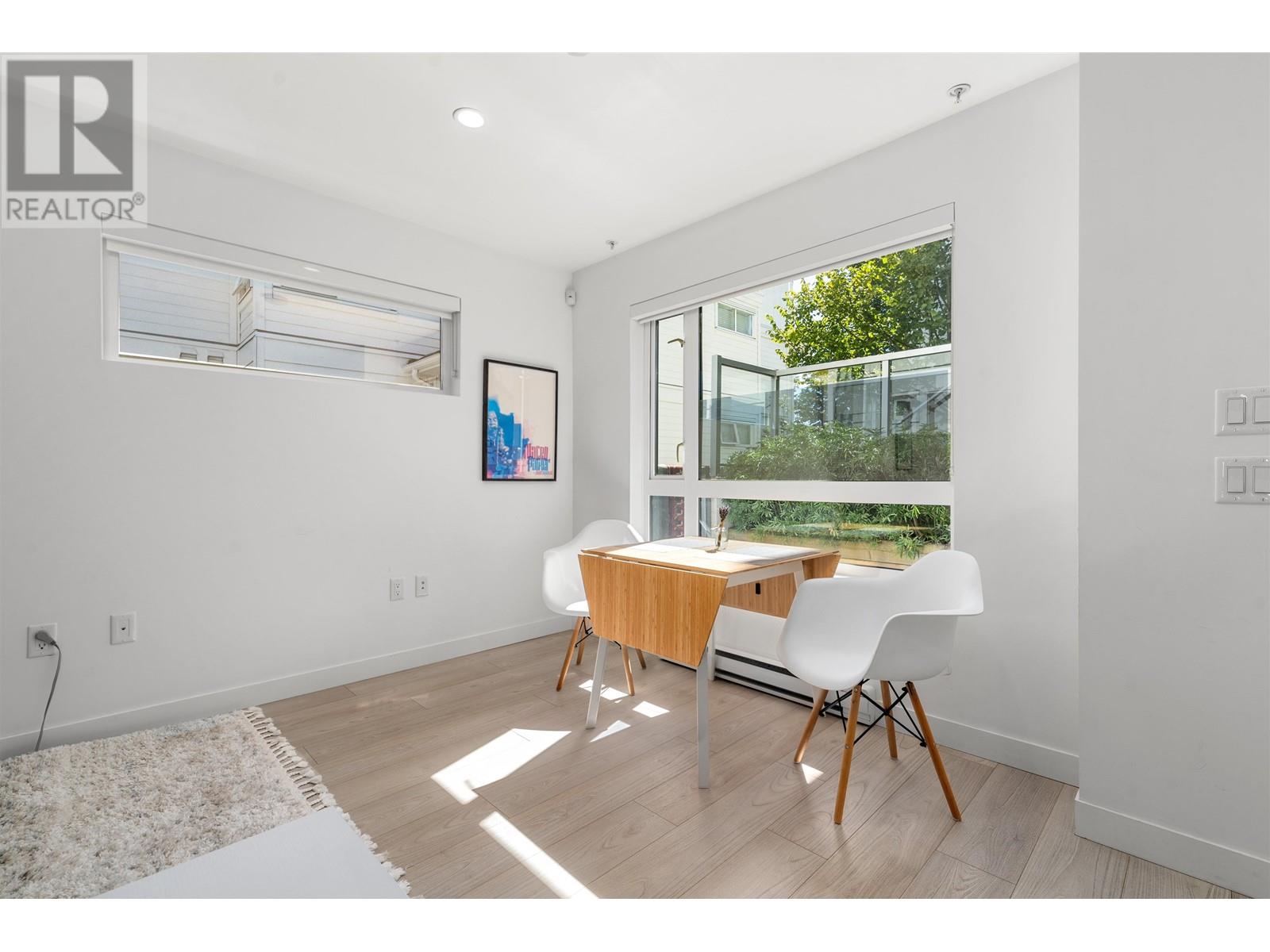 Listing Picture 2 of 22 : 221 311 E 16TH AVENUE, Vancouver / 溫哥華 - 魯藝地產 Yvonne Lu Group - MLS Medallion Club Member