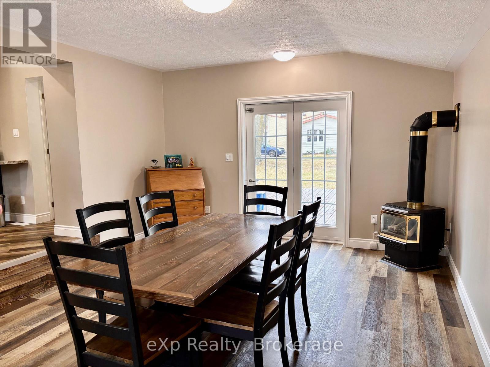 105 May Street, Brockton, Ontario  N0G 2V0 - Photo 7 - X12041020
