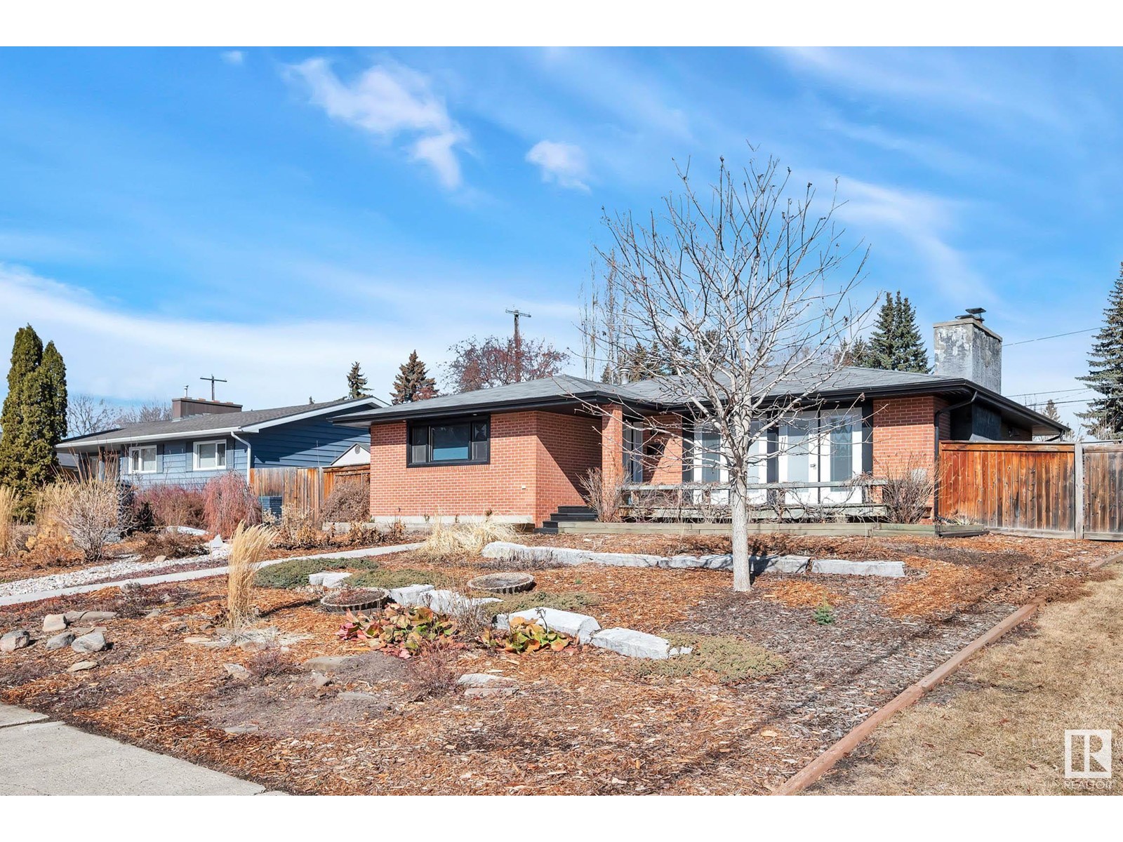 Property at 14012 90A AV NW image 2