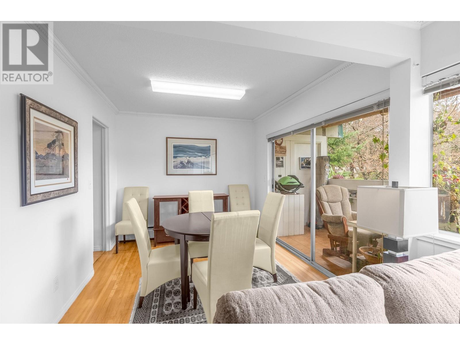 854 Westview Crescent, North Vancouver, British Columbia  V7N 3X8 - Photo 2 - R2981765