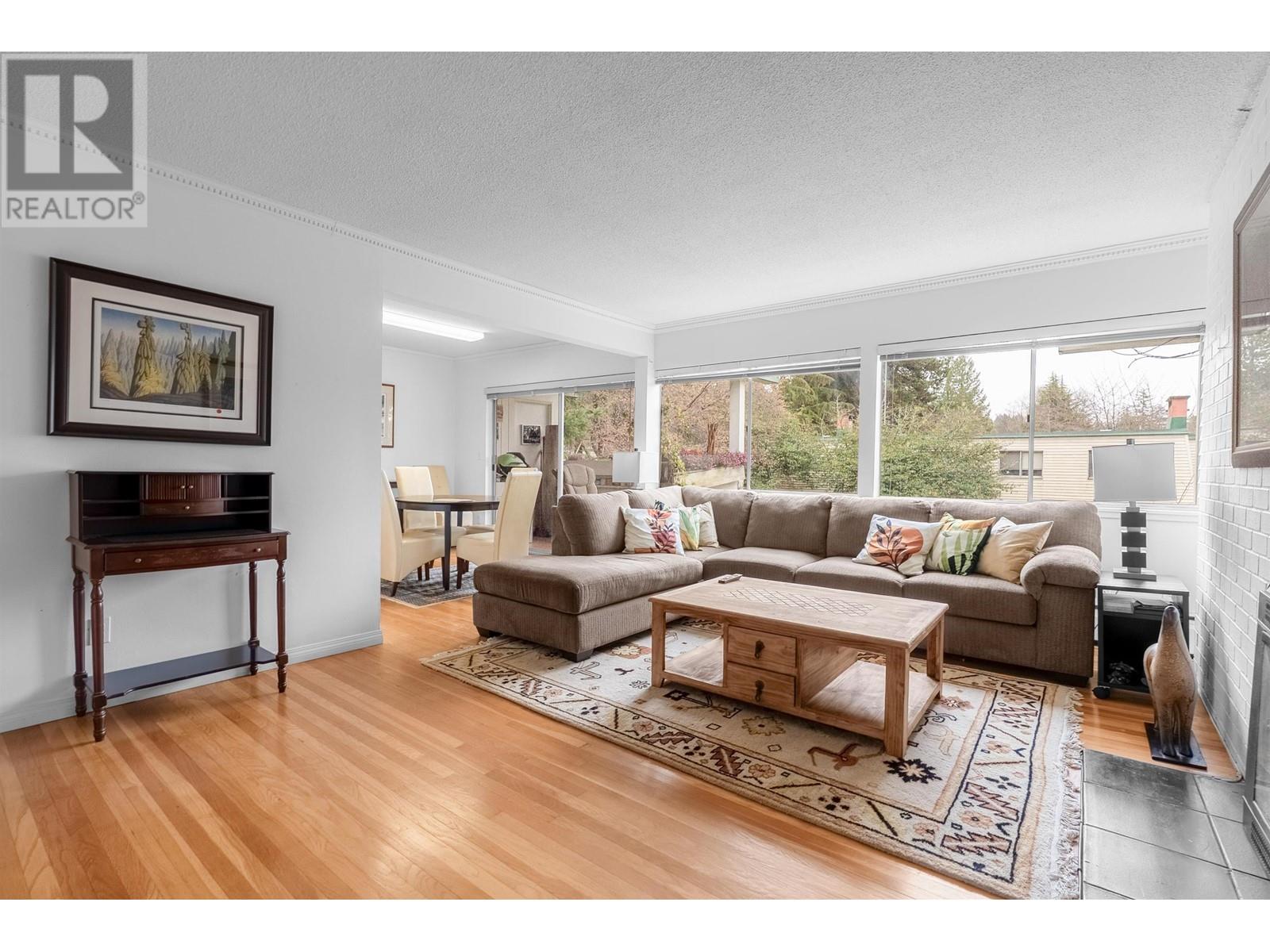 854 Westview Crescent, North Vancouver, British Columbia  V7N 3X8 - Photo 5 - R2981765