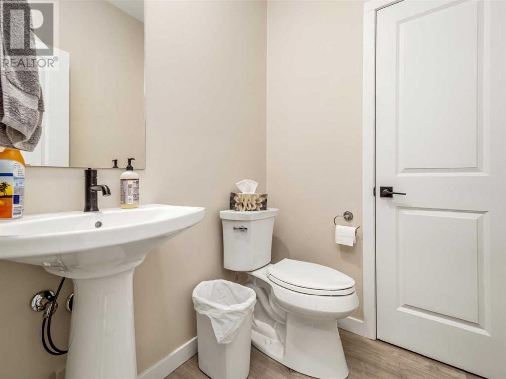 Property at 61 Goldenrod Place W image 5