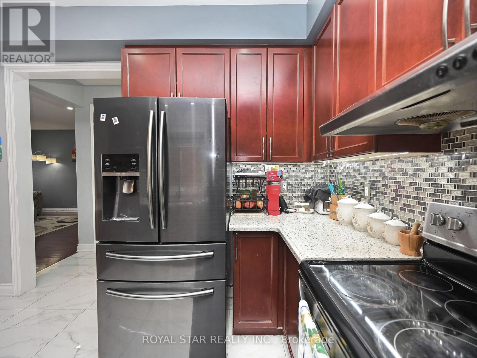 33 Alice Spring Crescent, Brampton (Credit Valley), Ontario  L6X 0R7 - Photo 10 - W12029412