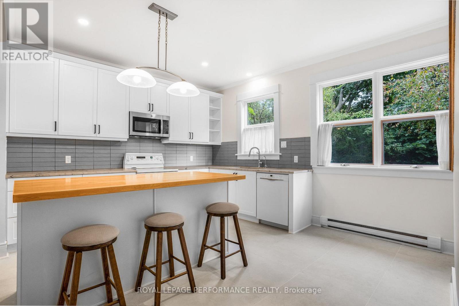 Property at 8 LAKESIDE AVENUE image 5