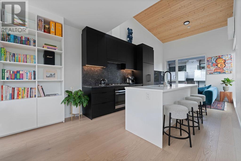 201 650 E 2nd Street, North Vancouver, British Columbia  V7M 1E3 - Photo 4 - R2981892