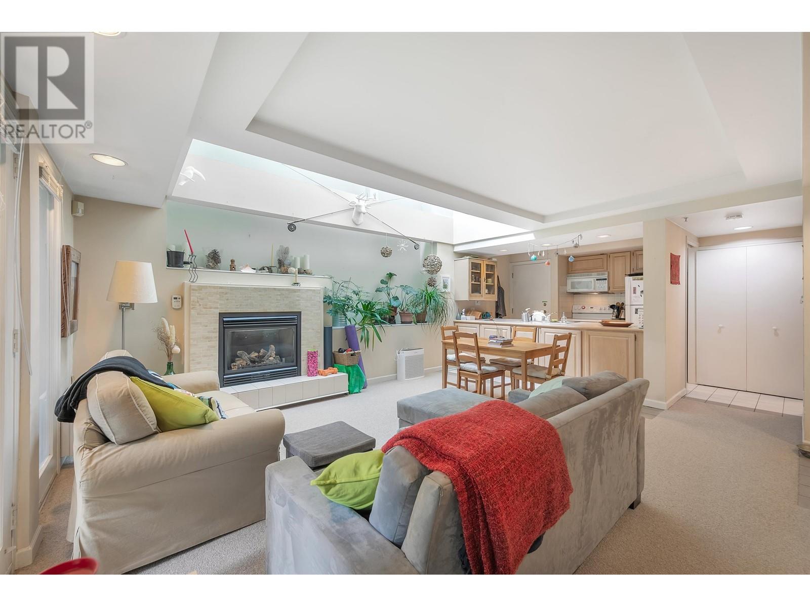 1939 W 12th Avenue, Vancouver, British Columbia  V6J 2G1 - Photo 3 - R2981941