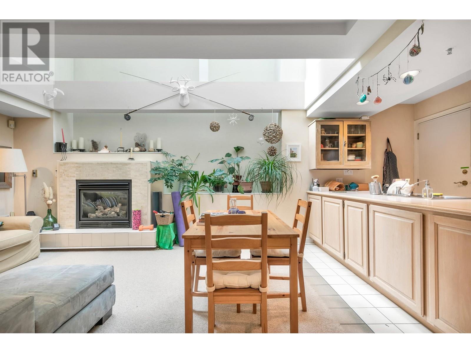 1939 W 12th Avenue, Vancouver, British Columbia  V6J 2G1 - Photo 6 - R2981941
