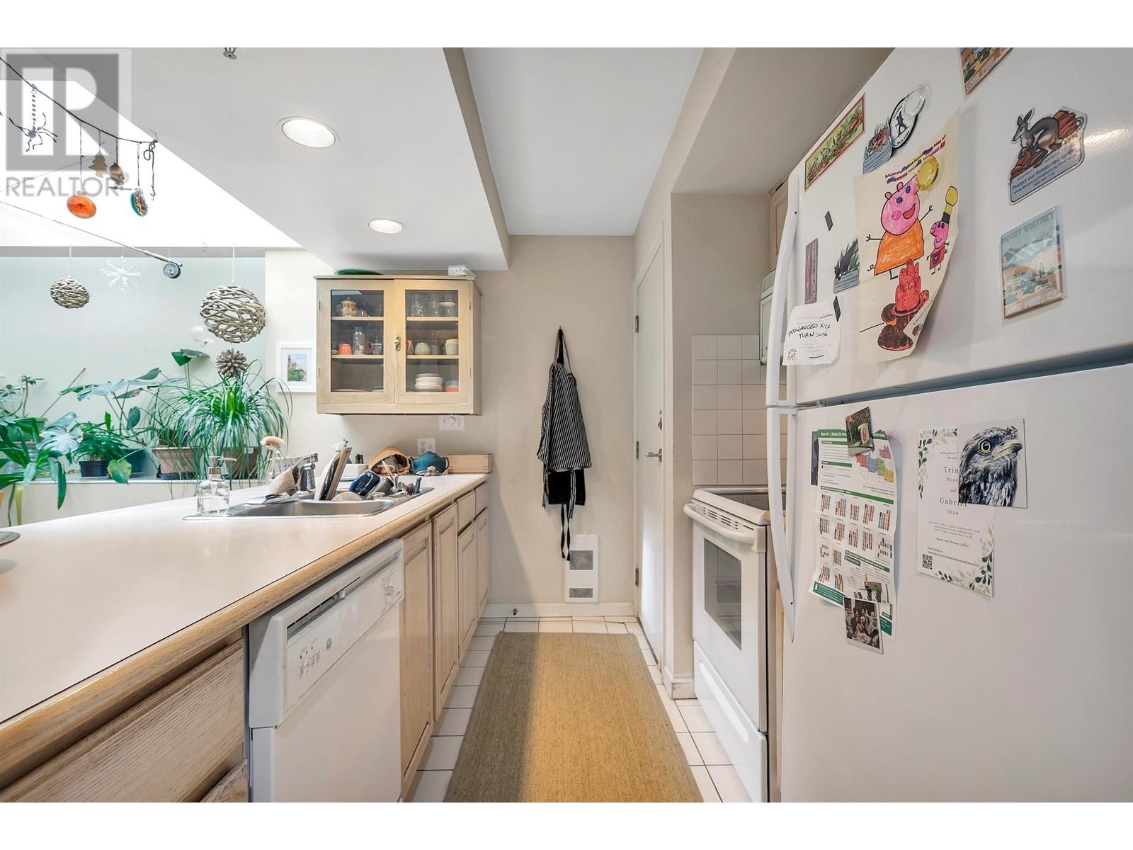 1939 W 12th Avenue, Vancouver, British Columbia  V6J 2G1 - Photo 8 - R2981941
