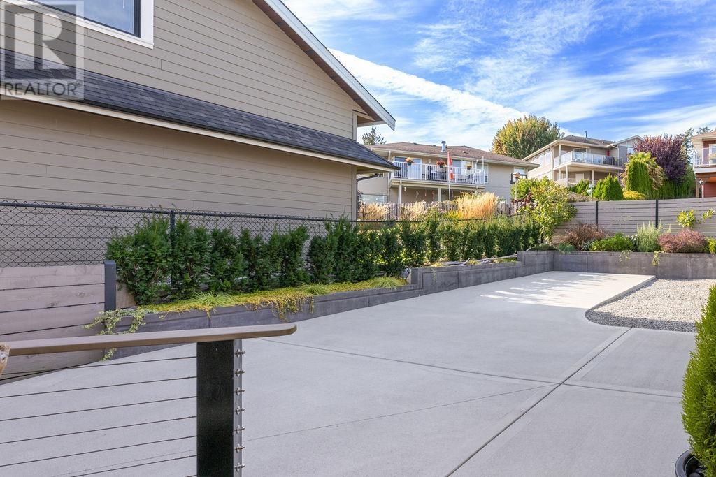 502 Spyglass Place, Gibsons, British Columbia  V0N 1V9 - Photo 33 - R2981940