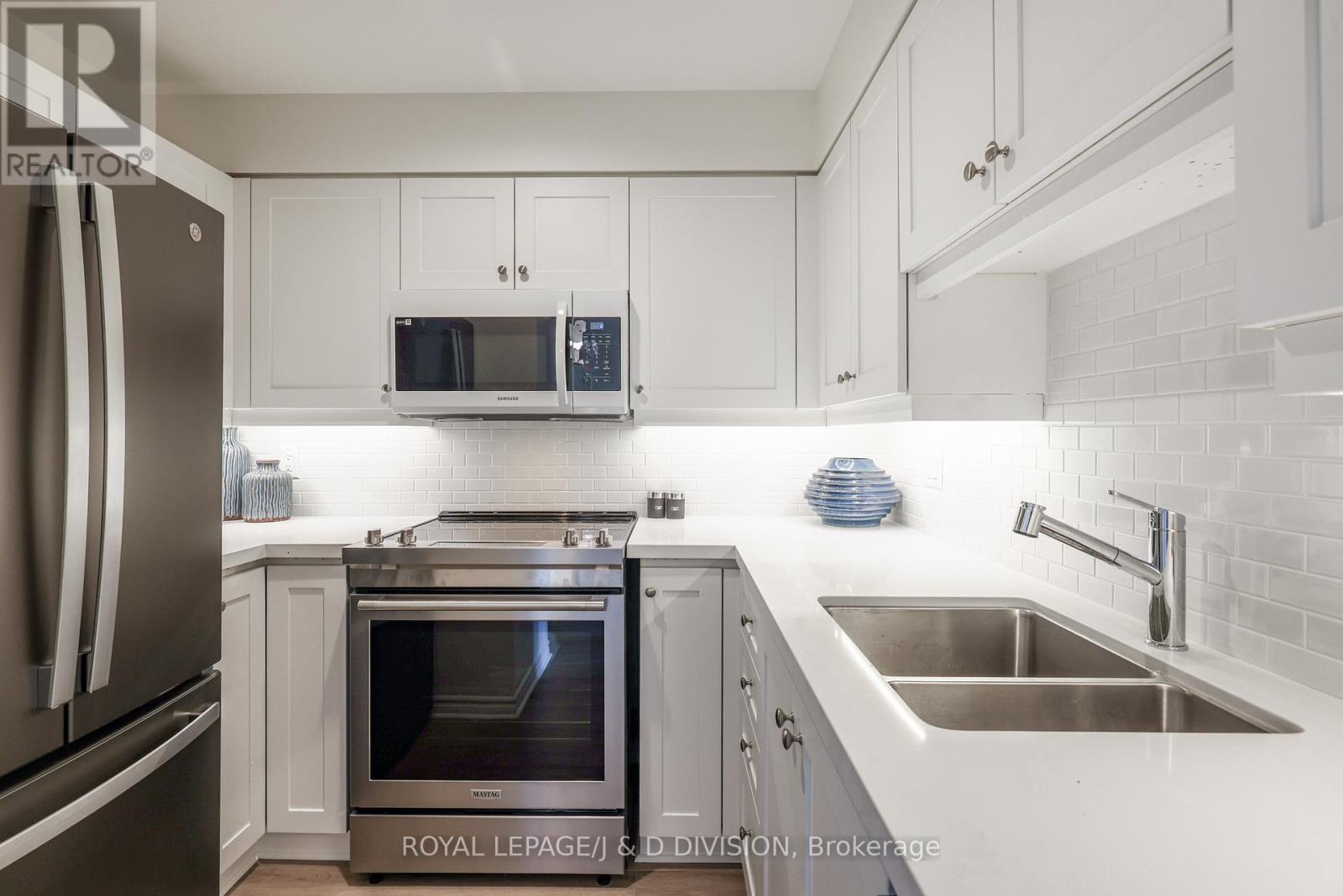 302 - 1750 Bayview Avenue, Toronto, Ontario  M4G 4H6 - Photo 10 - C12041104