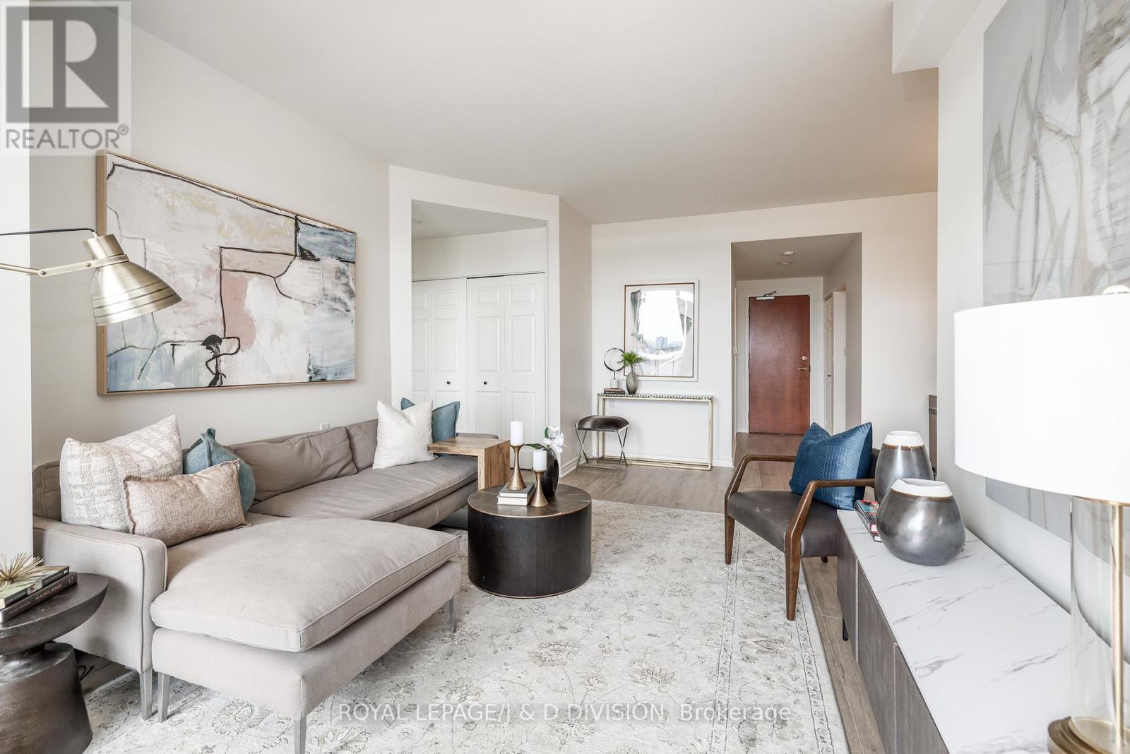 302 - 1750 Bayview Avenue, Toronto, Ontario  M4G 4H6 - Photo 2 - C12041104