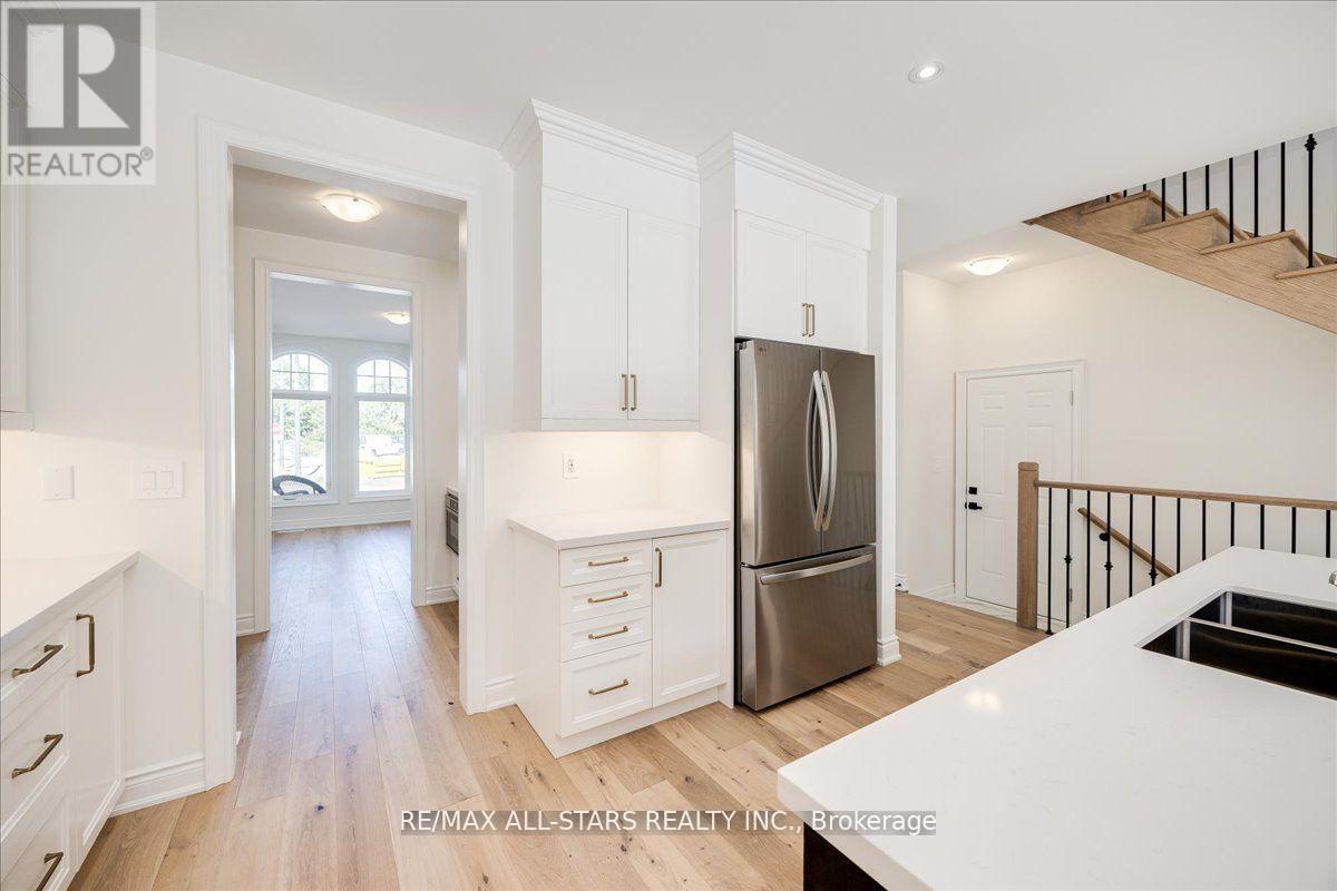 59 Stadacona Avenue, Georgina, Ontario  L0E 1R0 - Photo 13 - N12041123