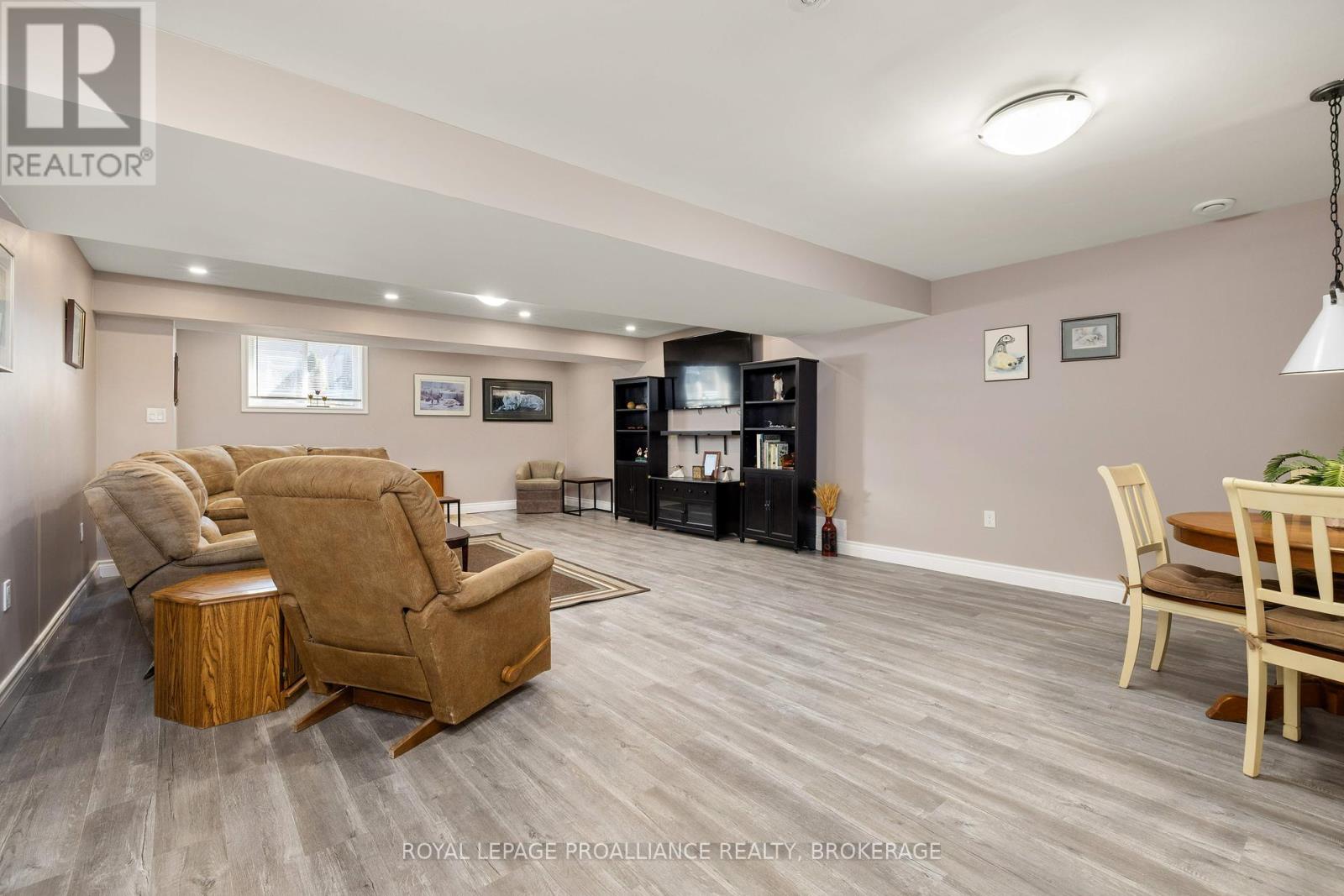 193 Sorbie Crescent, Loyalist, Ontario  K7N 0B8 - Photo 25 - X12041074