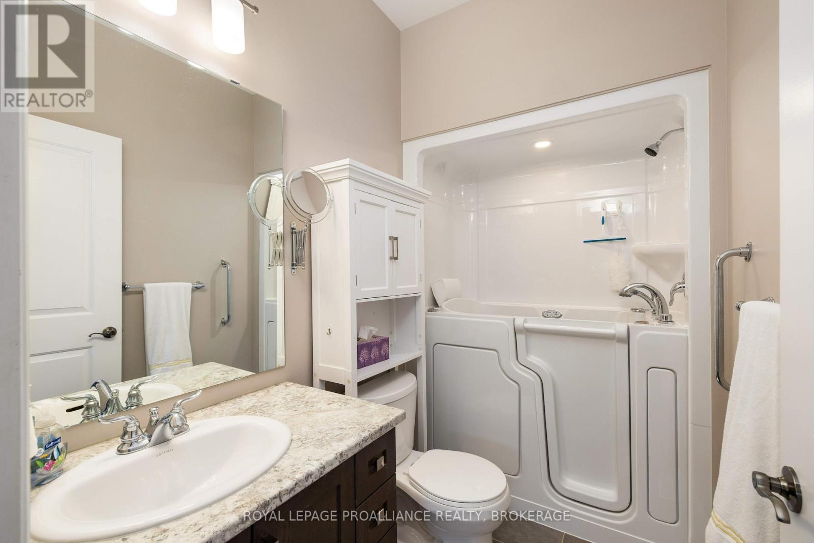 193 Sorbie Crescent, Loyalist, Ontario  K7N 0B8 - Photo 27 - X12041074