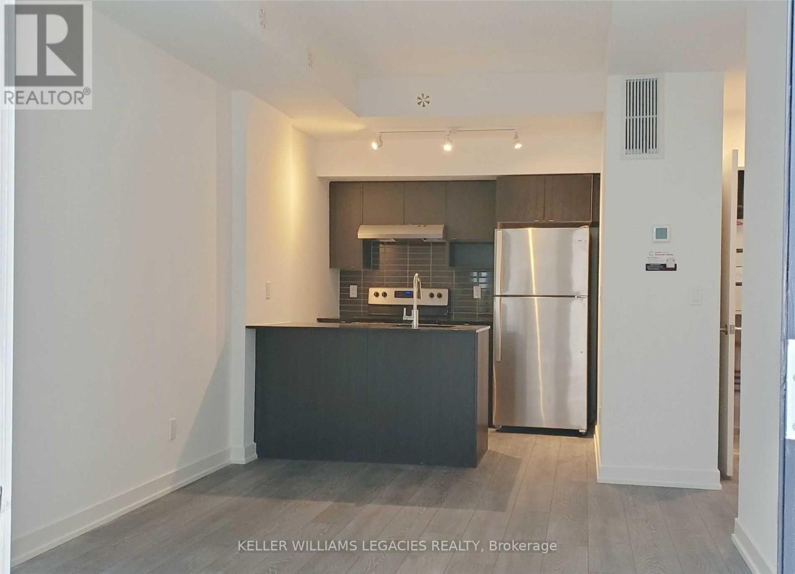 818 - 1133 Cooke Boulevard, Burlington, Ontario  L7T 0C3 - Photo 4 - W12041158