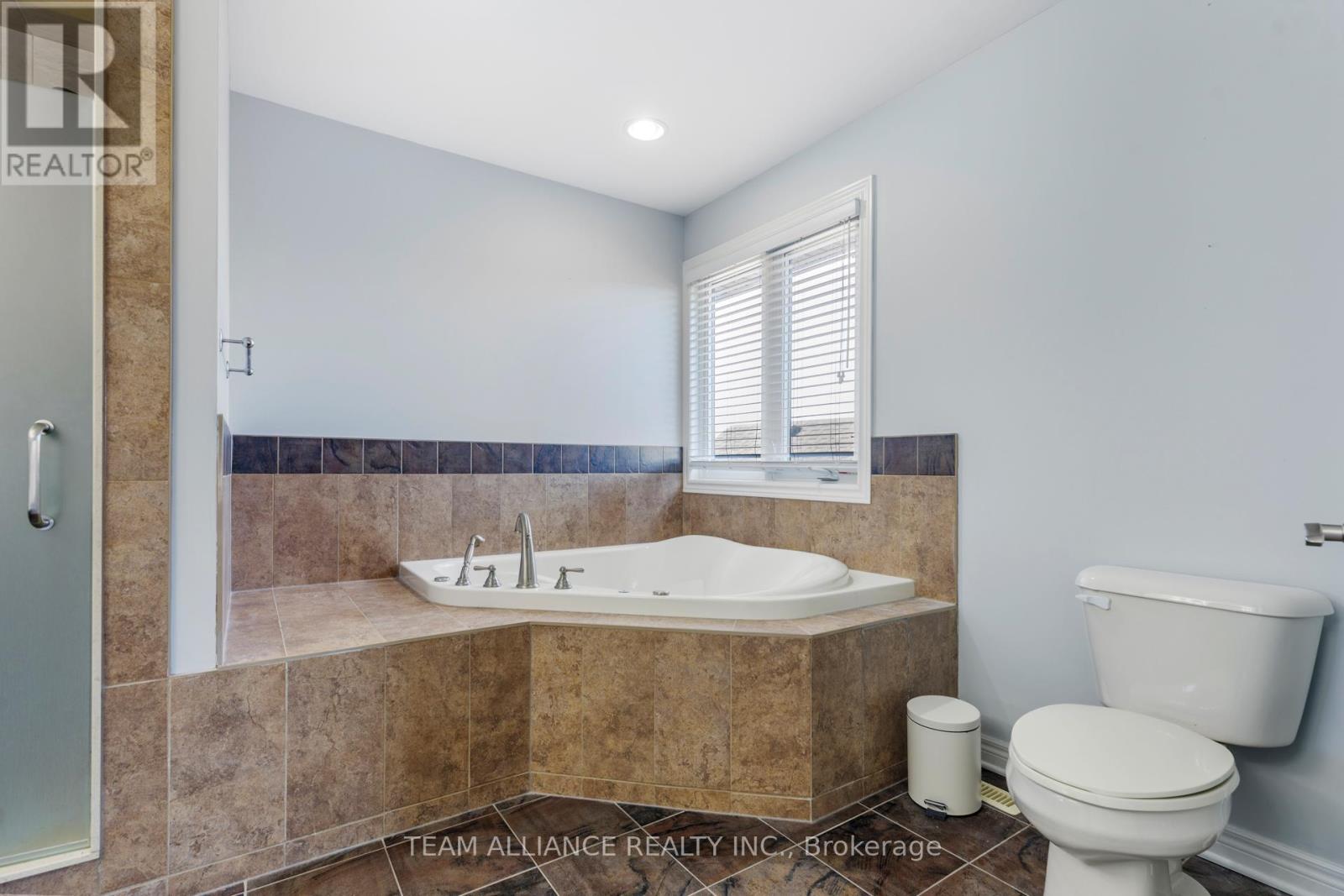 Photo 13 of 48 for 2114 Riverbend Road W
