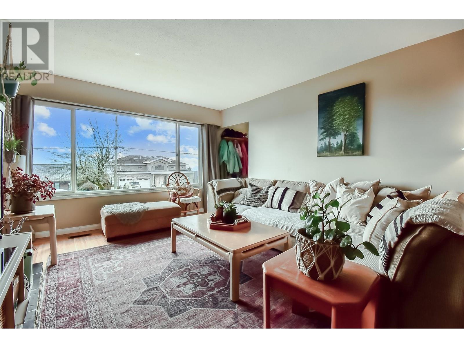 Property at 5477 PORTLAND STREET image 2