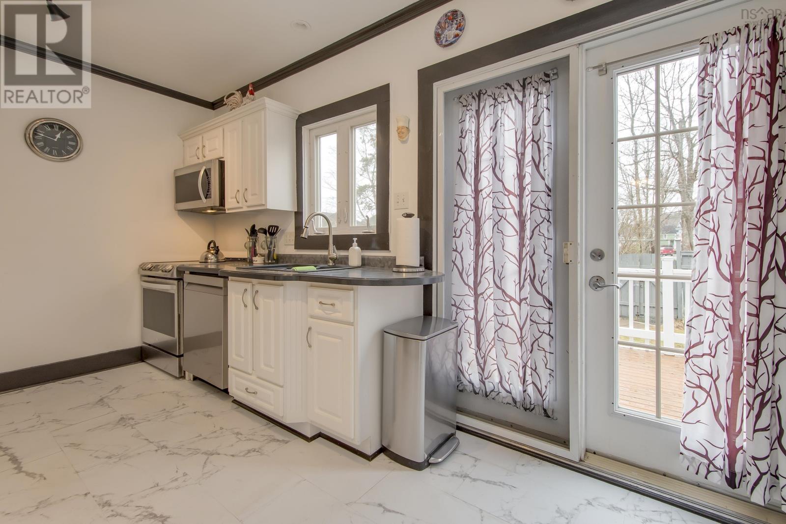 31 Maple Street, Bridgewater, Nova Scotia  B4V 2E2 - Photo 13 - 202505784