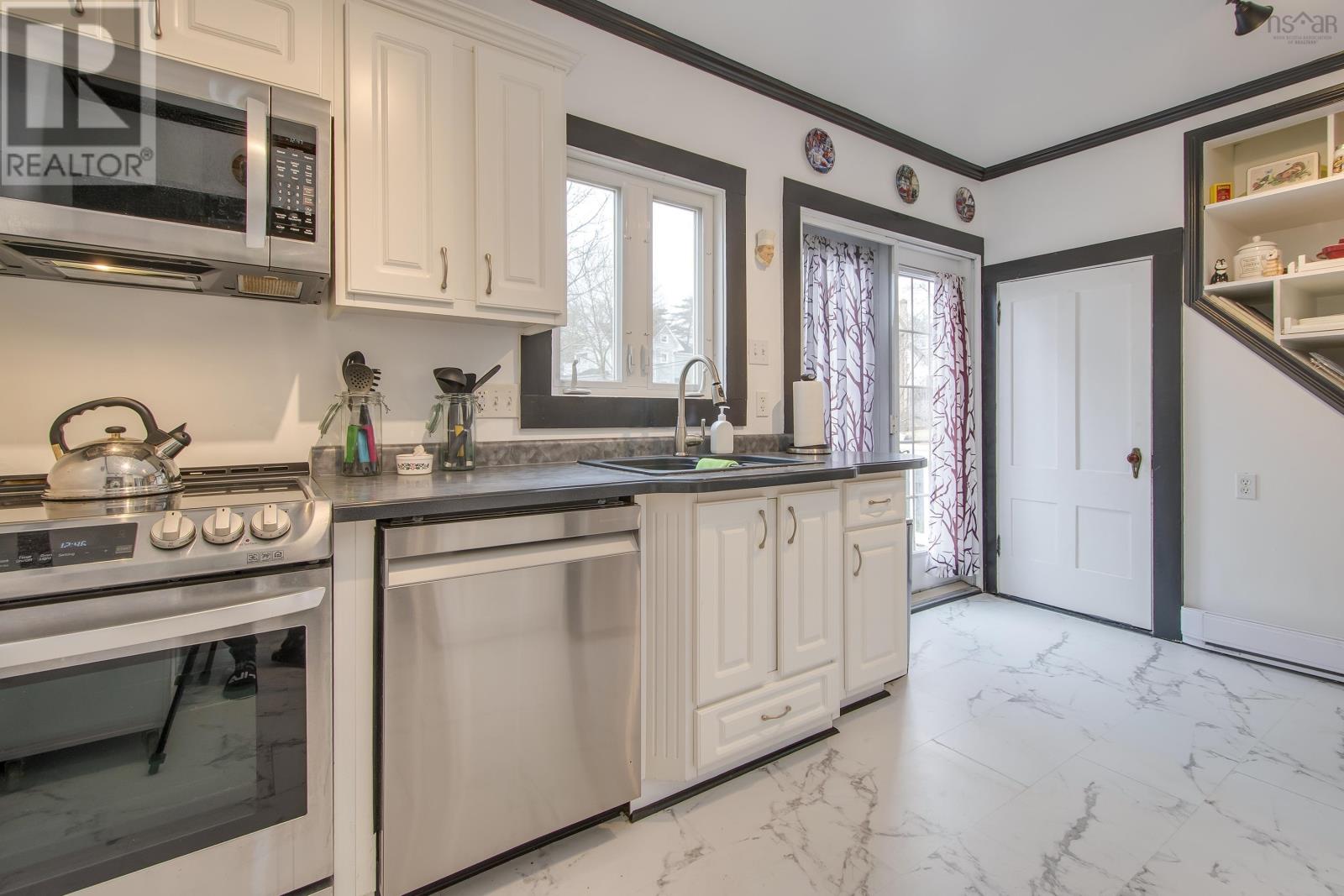 31 Maple Street, Bridgewater, Nova Scotia  B4V 2E2 - Photo 14 - 202505784