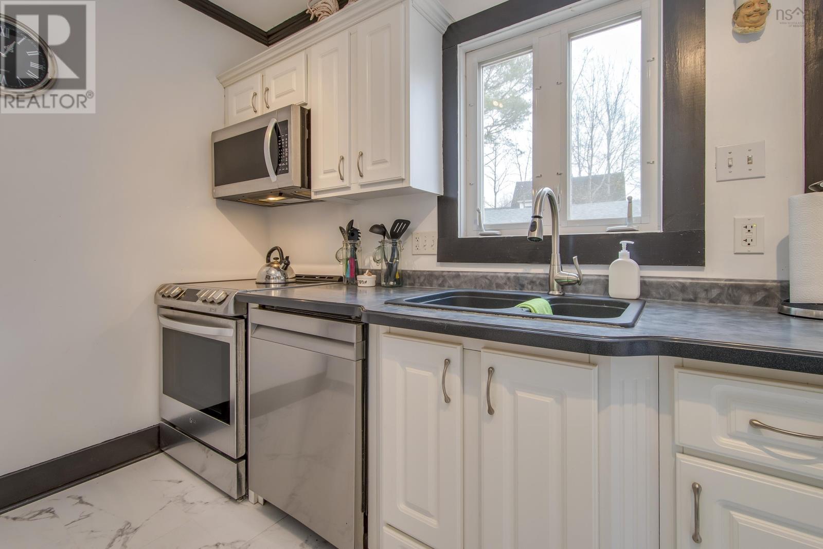 31 Maple Street, Bridgewater, Nova Scotia  B4V 2E2 - Photo 19 - 202505784