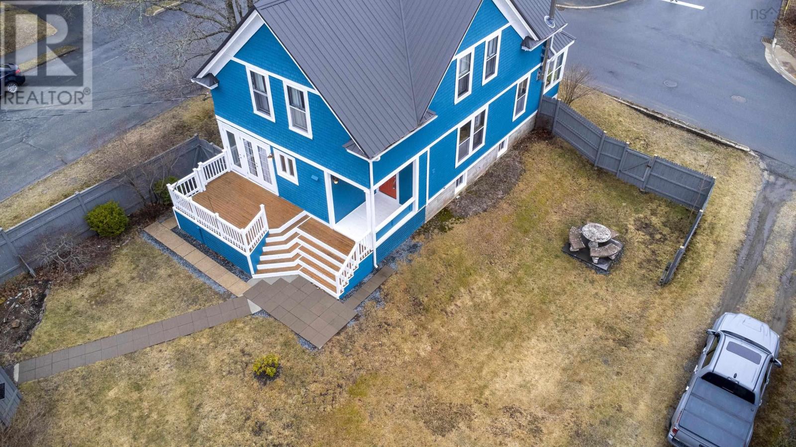 31 Maple Street, Bridgewater, Nova Scotia  B4V 2E2 - Photo 3 - 202505784