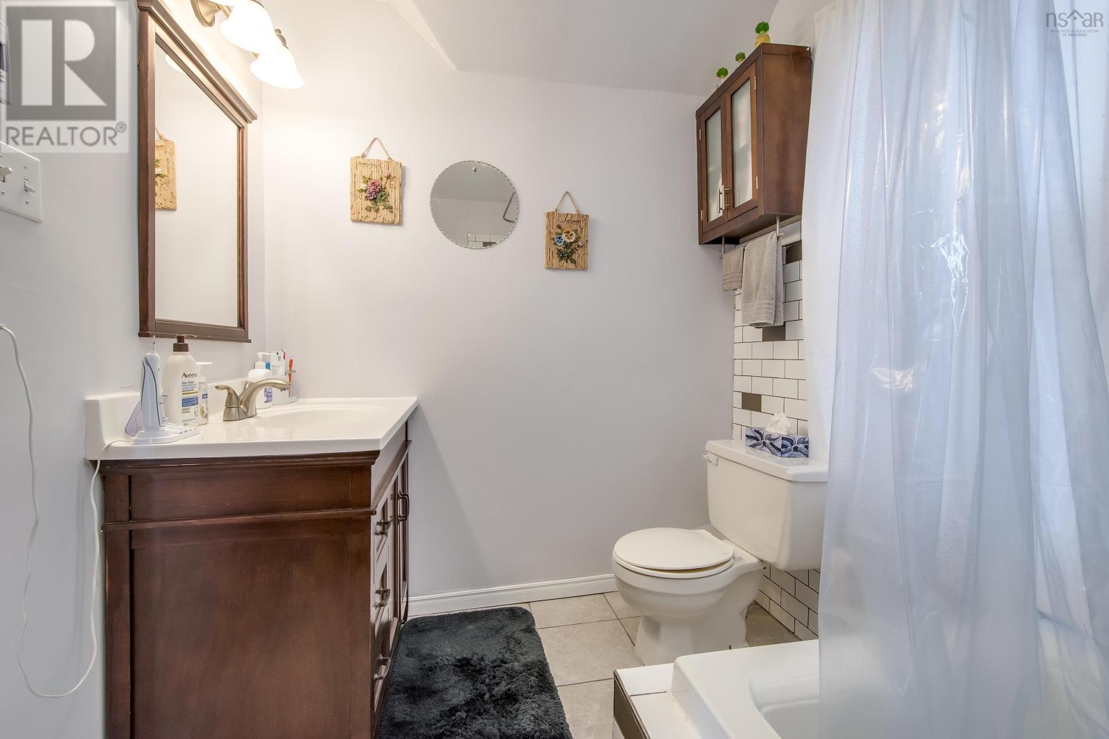 31 Maple Street, Bridgewater, Nova Scotia  B4V 2E2 - Photo 37 - 202505784