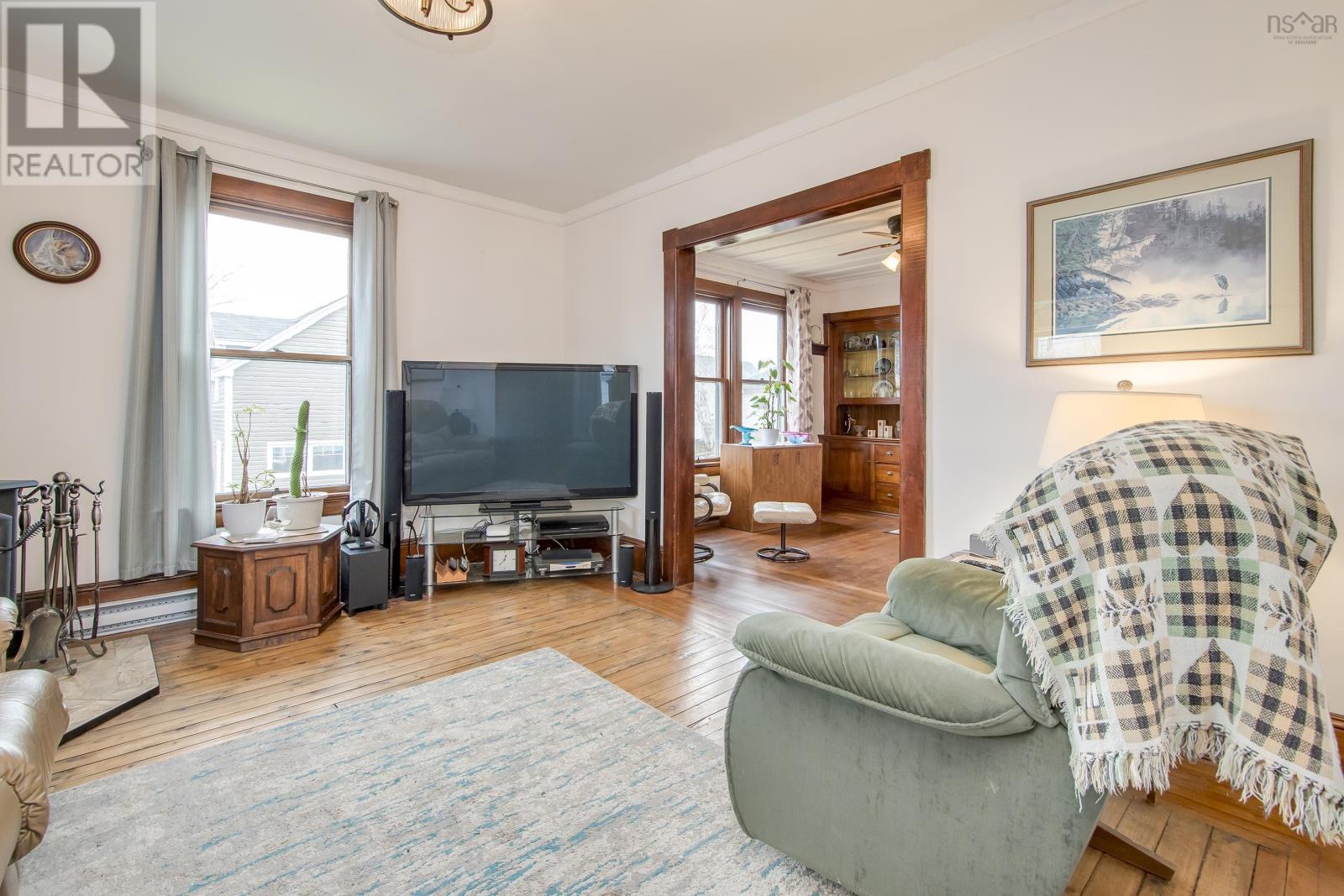 31 Maple Street, Bridgewater, Nova Scotia  B4V 2E2 - Photo 6 - 202505784